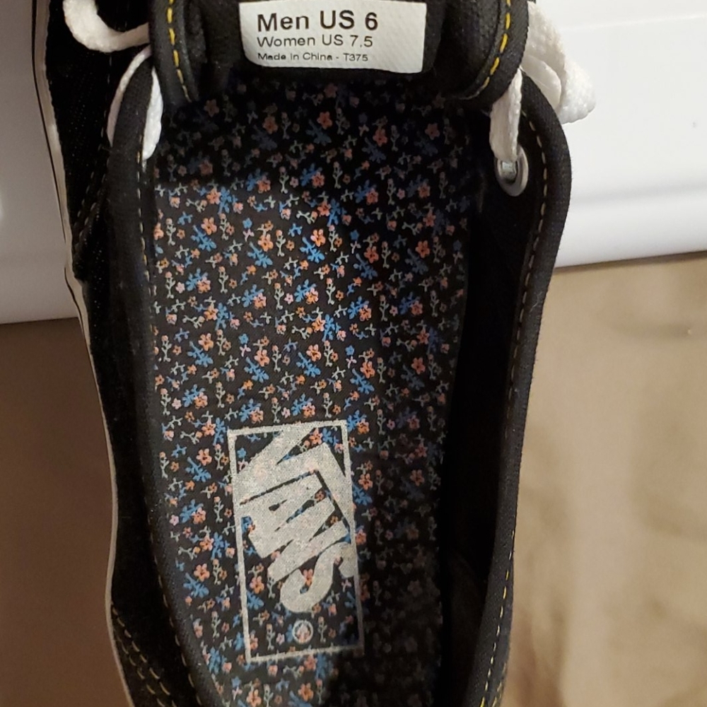 Vans - Picture 7 of 8
